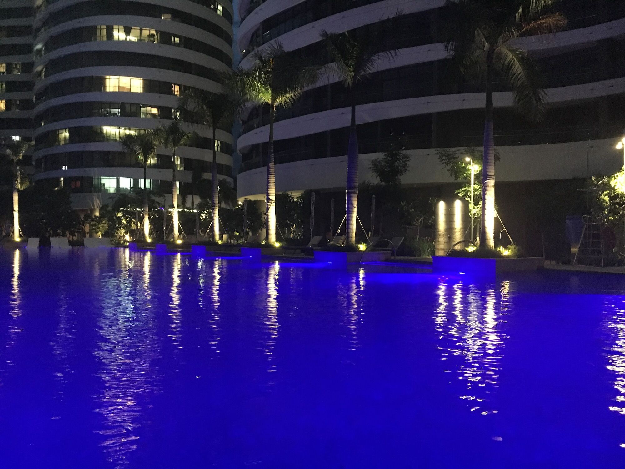 Estella Heights Saigon City View 2Br Apartment & Pool, Хошимин Экстерьер фото